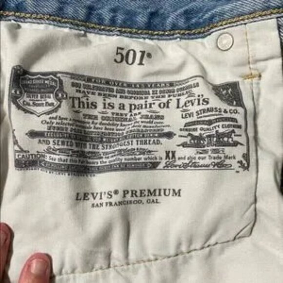 Levi's Premium 501 Button Fly Light Wash Distressed Fringe Shorts Size 31 - Picture 5 of 6